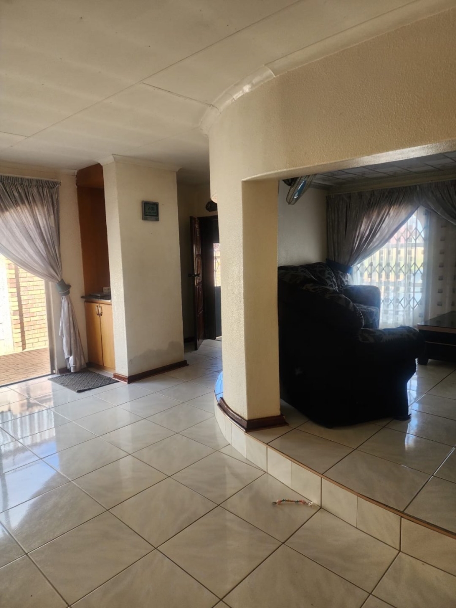 6 Bedroom Property for Sale in Manzil Park North West